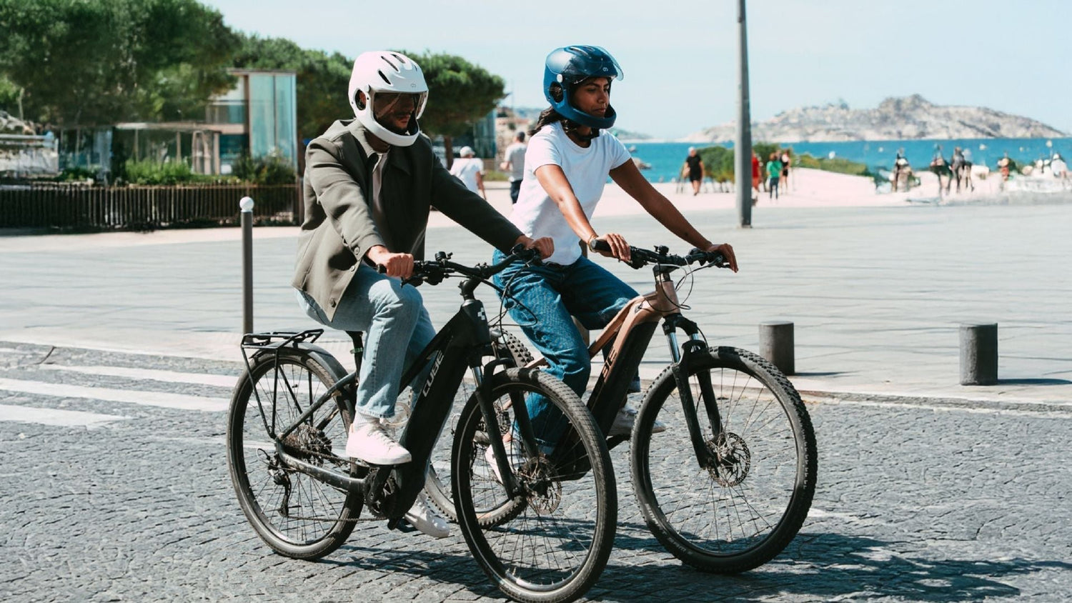 Trajets à vélo ou VAE : pourquoi choisir un casque intégral ?